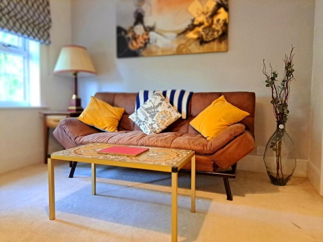 The Views For Families, Business, Tourists Apartment Maidenhead
